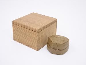 伊羅保釉亀甲香合